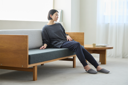 「眠る時」も「おうち時間」も、もっと心地良く。伸びるコットンガーゼのパジャマ兼ルームウェアを発売いたしました